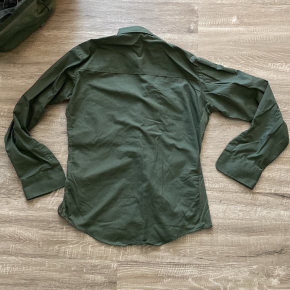 Men’s forest green Vertex button down with mesh side. Like NEW condition - Picture 6 of 6